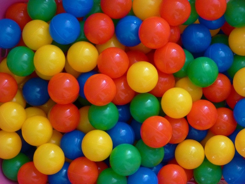 balls, multi colored, freshness, plastic balls, directly above, ball pit, candies, 4K, ball, green, unhealthy eating, yellow, variation, shape, still life