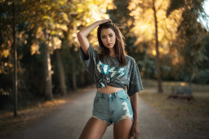 1080P, women, tree, beautiful woman, fashion, casual clothing, hair, lifestyles, nature, Martin Kühn, one person, brown hair, real people, standing, focus on foreground