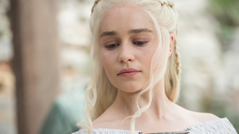 Daenerys Targaryen, emotion, teenager, blond hair, hair, hairstyle, 4K, Emilia Clarke, Game of Thrones, one person, sadness, beauty, alice, day, front view