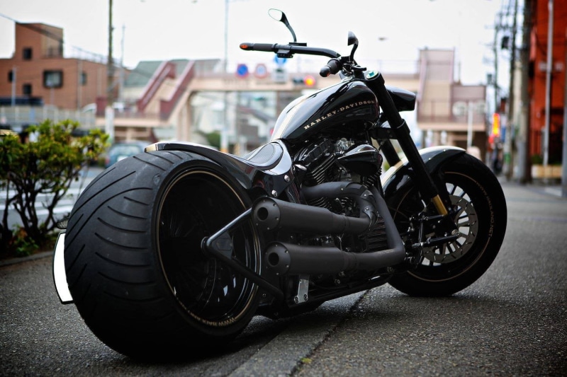 720P, Harley-Davidson, motor vehicle, transportation, day, built structure, outdoors, mode of transportation, stationary, retro styled, focus on foreground