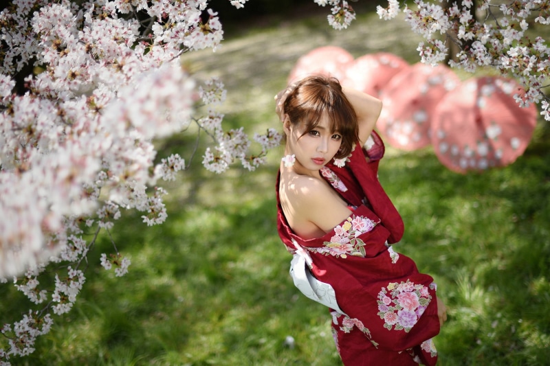 real people, standing, tree, cherry blossom, childhood, one person, springtime, lifestyles, nature, yukata, leisure activity, 1080P, innocence, three quarter length