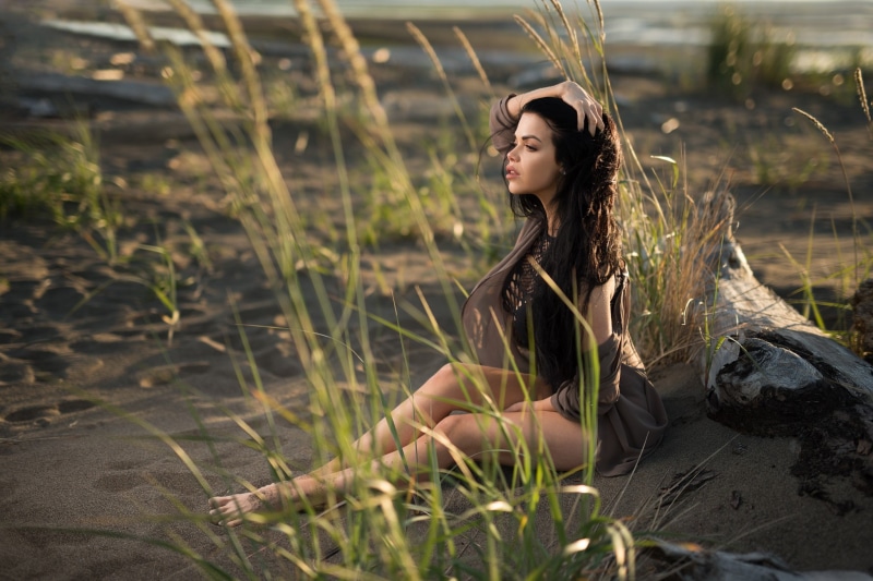 plant, one person, hairstyle, women, lifestyles, land, young women, looking away, casual clothing, focus on foreground, teenager, real people, outdoors