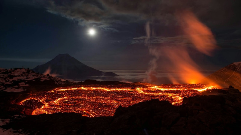 no people, heat - temperature, geology, night, volcanic eruptions, scenics - nature, power, smoke - physical structure, outdoors, stratovolcano, glowing