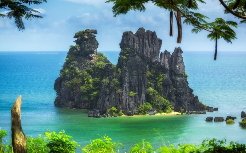 rocky, middle, Ocean, Trees, Sea, Beach, body, 1080P, Island, Cliff, New, Caledonia, water, Pacific
