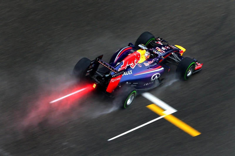 competitive sport, motorsport, activity, blurred motion, bull, car, formula 1, land vehicle, sports race, f, speed, outdoors, motorcycle, rain, on the move