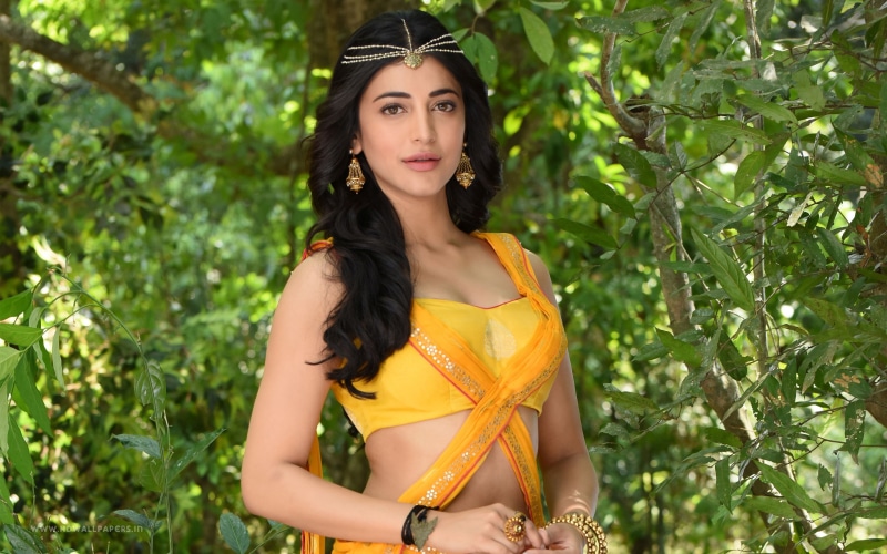lifestyles, outdoors, adult, young adult, tree, women, one person, leisure activity, Shruti, hairstyle, young women, looking away, beauty, long hair, clothing