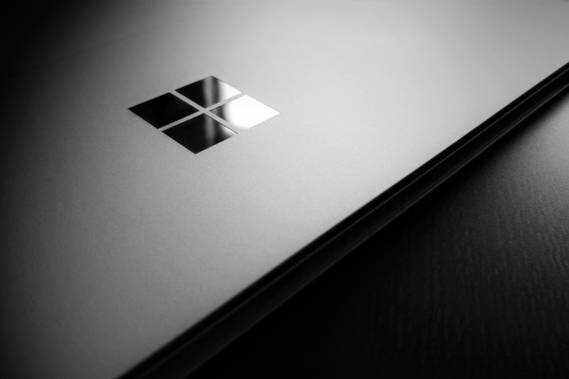 laptop, 4K, Wooden Surface, logo, Windows 10, microsoft, Microsoft Windows