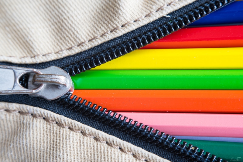 4K, lens, close, case  red, colored, illustration, hinge, backgrounds, zipper, brown, Colors, reverse, blue, photography, cloth, multi Colored, equipment