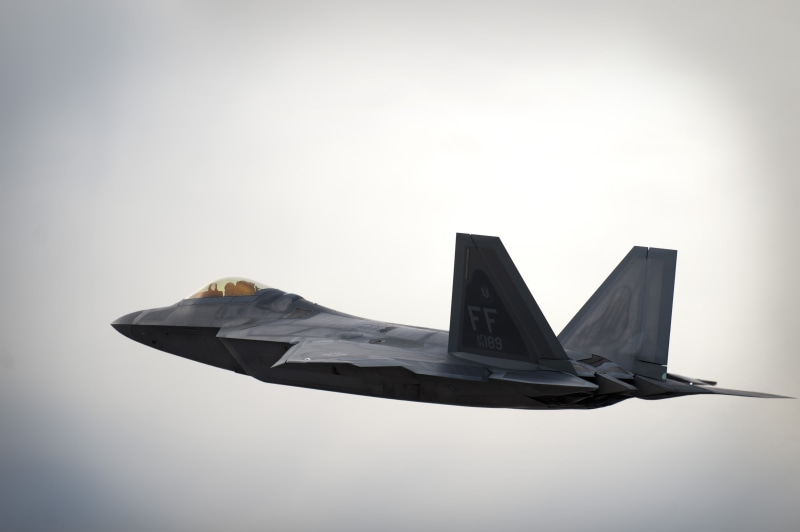 outdoors, copy space, flying, air vehicle, transportation, nature, side view, 5K, military, air force, nautical vessel, airplane, Lockheed Martin F-22 Raptor