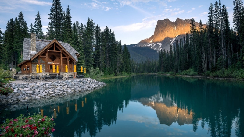 sky, water, restaurant, canada, log cabin, 4K, tarn, emerald lake lodge, british columbia, yoho national park, national park, mountain lake, lake, emerald lake
