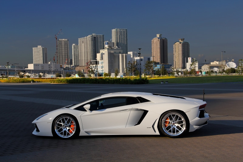 road, 5K, sky, cityscape, luxury, white, modern, white cars, outdoors, building, car, transportation, day, Lamborghini Aventador, building exterior, motor vehicle