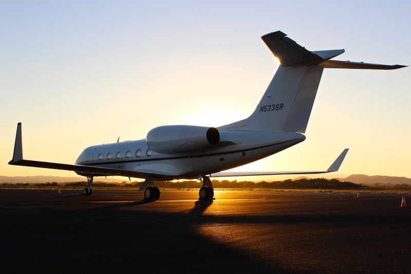 business, sits, runway, air, on the move, 4K, aerospace Industry, mode of Transport, plane, airport runway, journey, transportation, nature, people Traveling