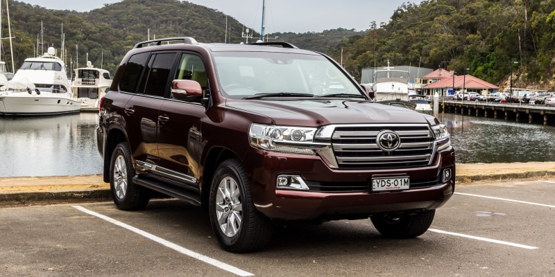 architecture, built structure, brown, mode of transportation, travel, road, car, Land Cruiser, cruiser, street, 2K, motor vehicle, day, nature, suv, water