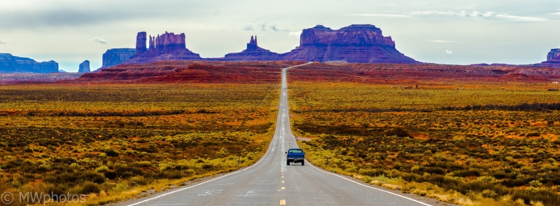 sandstone, car, desert  road, scenics, blue, monument Valley, road, monument Valley Tribal Park, mountain, desert, green grass, road  america, green, 4K