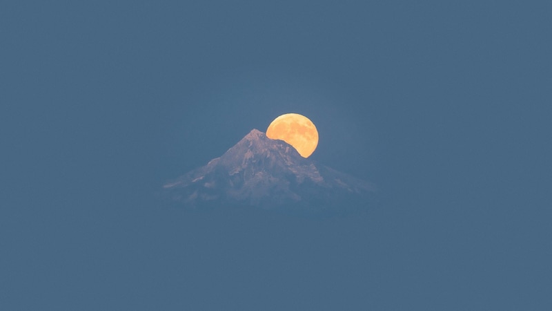 beauty in nature, no people, blue, copy space, volcanic crater, sky, tranquil scene, full moon, mountain, 1080P, space, idyllic, mountain peak, rising