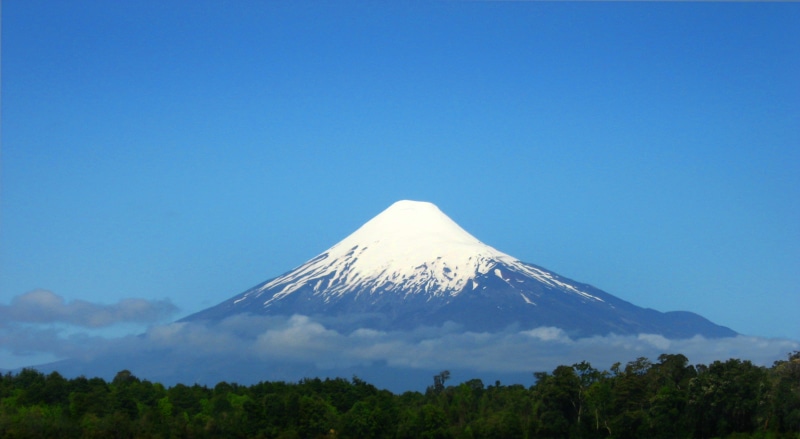 travel destinations, snow, mountain peak, sky, chile, tranquil scene, nature, outdoors, non-urban scene, volcano, tree, plant, volcán osorno, volcanic crater