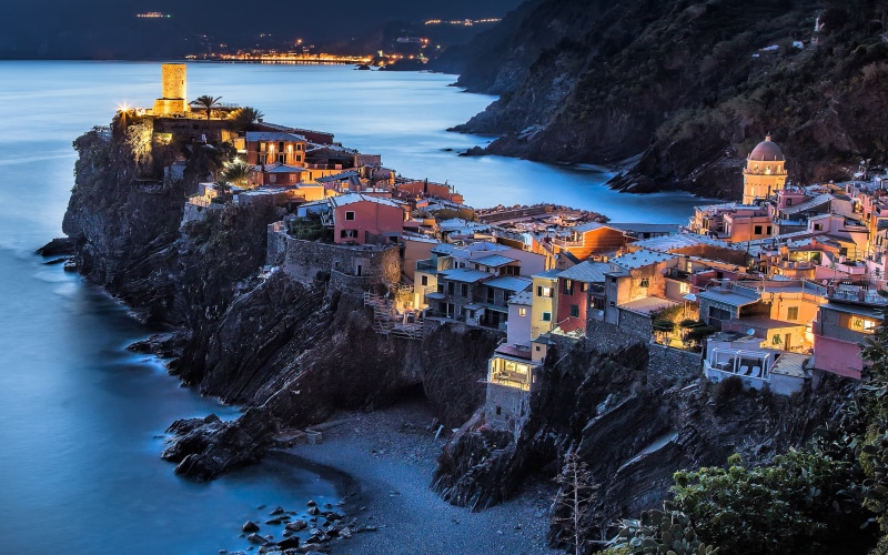 italy, beauty in nature, tablet, 4K, building exterior, rock formation, water, phones, residential district, solid, beach, cinque, rock, hd