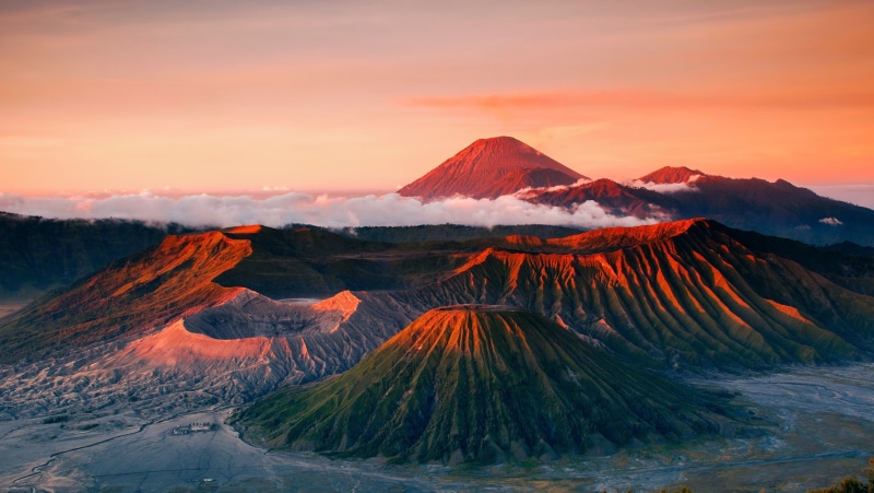 2K, landscape, crater, Java (island), nature, urban, dusk, clouds, volcano, fantasy art, Indonesia, mountains, Mount Bromo