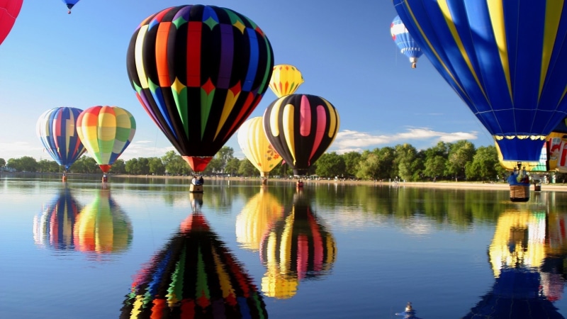 blue, transportation, hot air balloon, outdoors, red, mode of transportation, celebration, ballooning festival, mid-air, lake, hot air balloons, air vehicle
