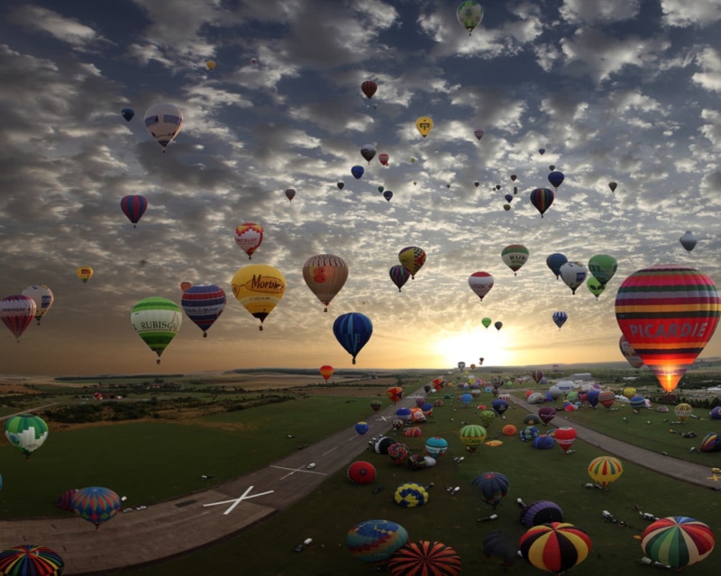 sky, recreational Pursuit, multi Colored, mode of transportation, adventure, yellow, people Traveling, travel, outdoors, cloud - sky, vacations, transportation