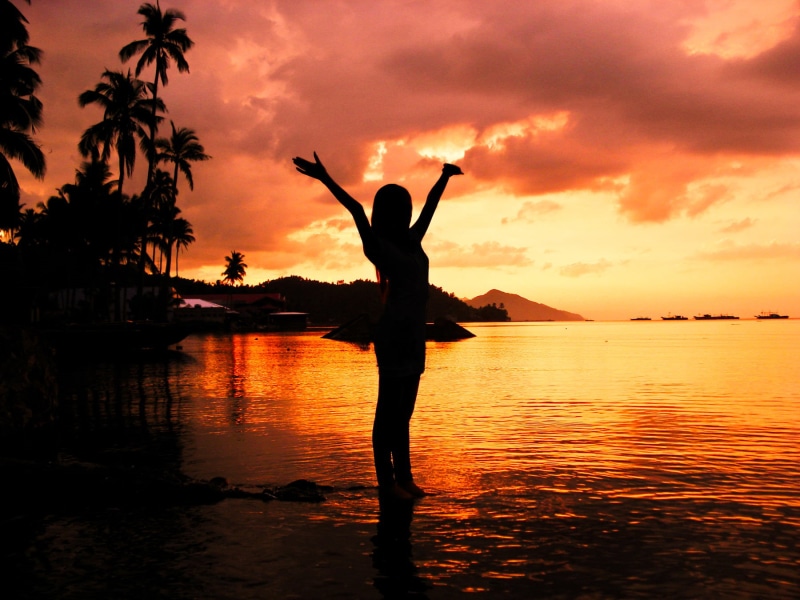 kids, dom, women, standing, back Lit, happy, people, swim, vacations, sun, arms Raised, outdoors, summer, Sunset, jump, gold, beach, dusk, sunlight, Sexy