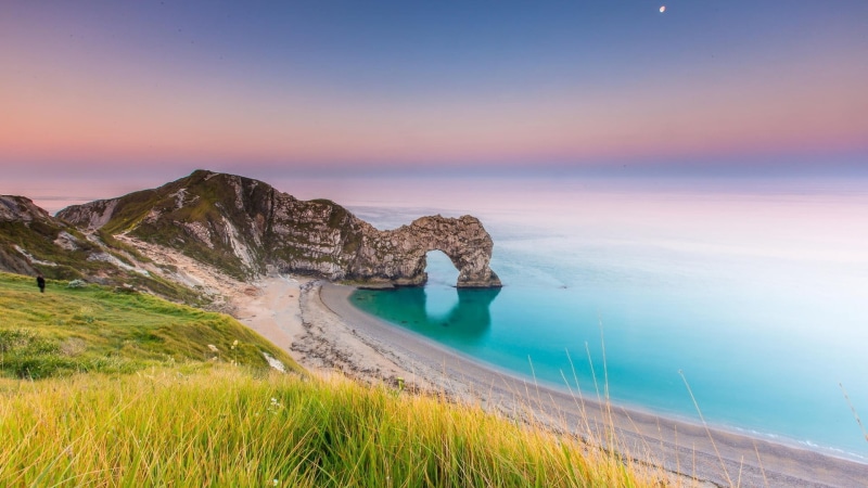 coast, bay, travel destinations, jurassic coast (england), water, nature, sea, formation, beach, grass, no people, horizon over water, outdoors, Durdle Door (england)