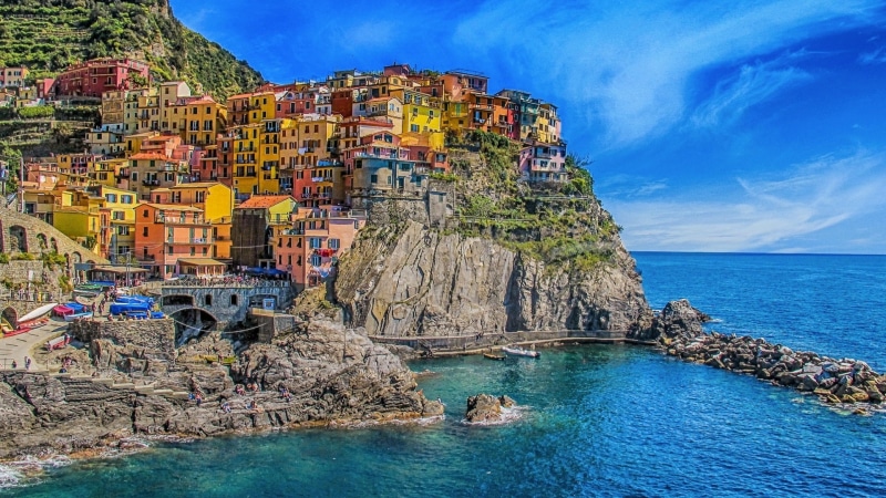 terrain, house, klippe, houses, sea, la spezia, manarola, city, sunlight, cape, rugged, colorful houses, promontory, colorful, 1080P, sunny day, coast