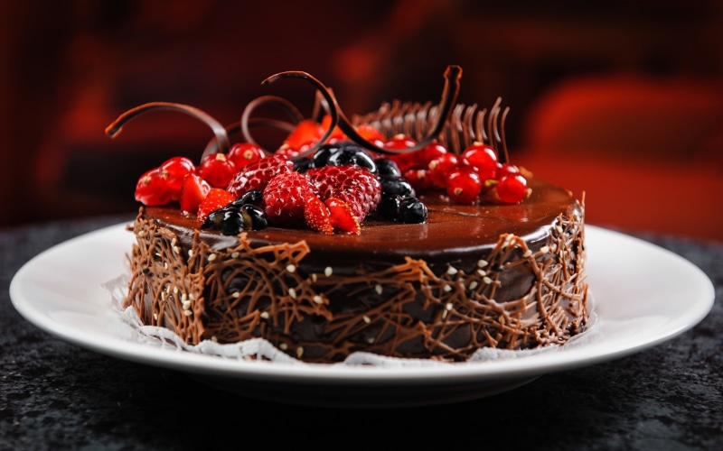 snack, focus on foreground, fruit, indoors, cherries, ready-to-eat, chocolate, no people, close-up, sweet food, plate, dessert, indulgence, healthy eating