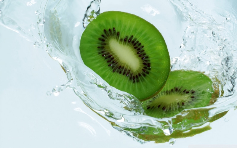 macro, ripe, freshness, green color, motion, slice, food and drink, no people, indoors, close-up, kiwi (fruit), splashes, water, 1080P, wellbeing, kiwi - fruit