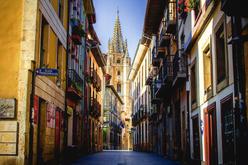 residential district, oviedo, building, day, outdoors, built structure, nature, diminishing perspective, the way forward, direction, footpath, alley, electric lamp