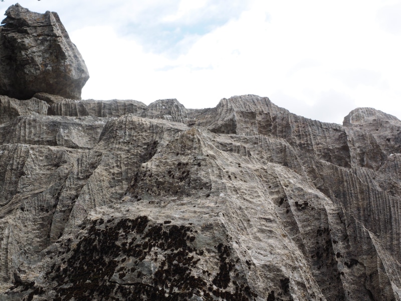 geology, mountan, beauty in nature, sky, low, outdoors, cloud - sky, low angle view, karst, rock - object, mallorca, mountain range, moleta de binifaldó