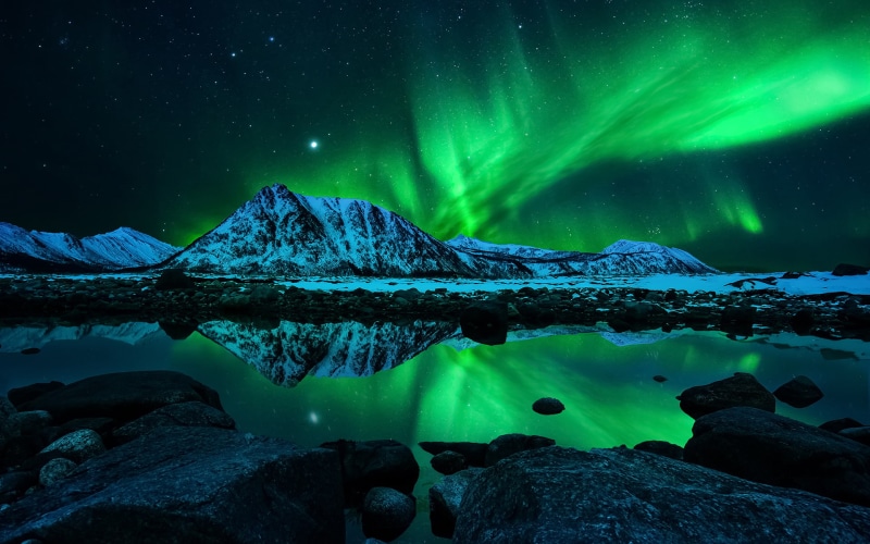 green, landscape, hd, pond, stones, reflection, aurora, nature, lights, northern, rocks, borealis, 1080P, night, mountains