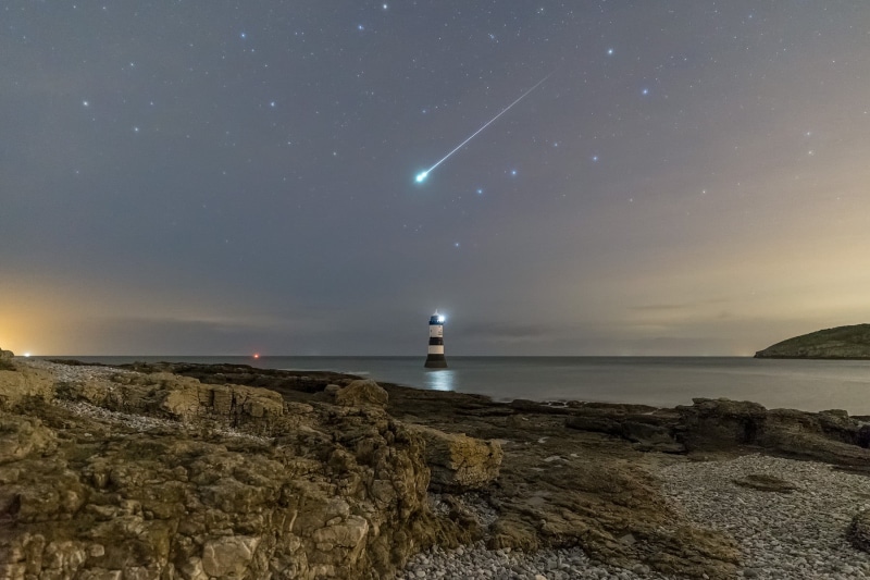night  sky, sea, bolide, nightscape, star, white, Penmon, Anglesey, 720P, meteor, coast, middle, stars, penmon, Wales, rock - Object, landscape, shooting