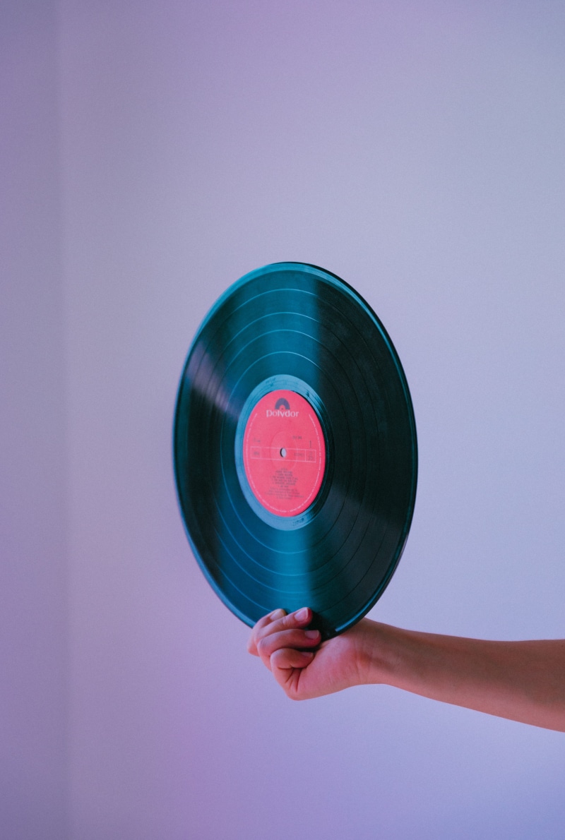 5K, play, entertainment, audio, retro, hold, circle, studio Shot, long playing record, sound, minimal, record, music, old, vinyl, hand, plastic, old-fashioned