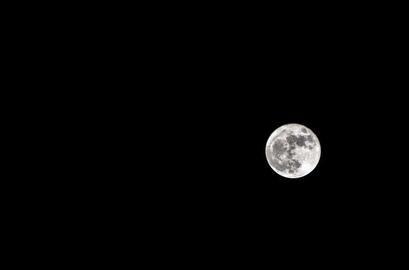 beauty in nature, circle, astrology, shape, moon, night, tranquil scene, moonlight, dark, astronomy, 2K, no people, space and astronomy, sky, copy space