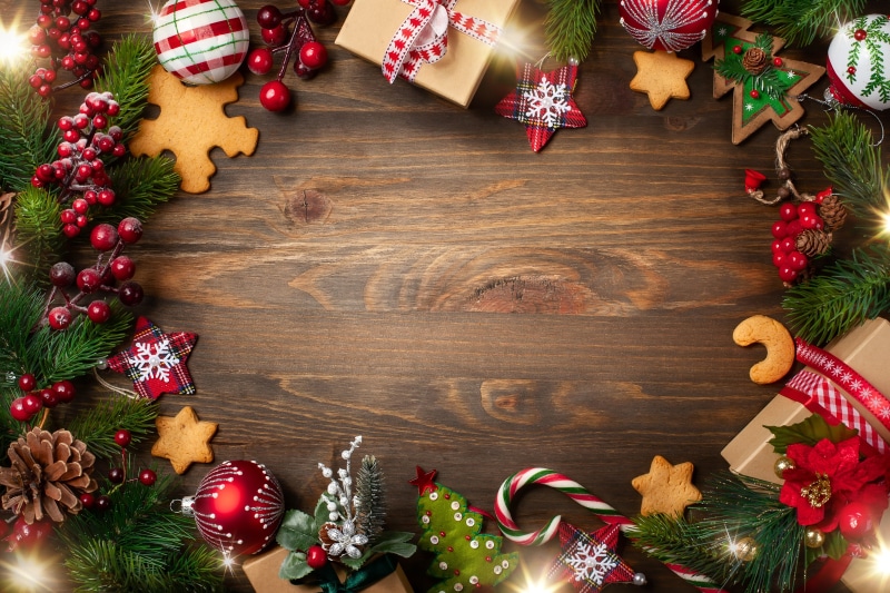xmas, New Year, wood, Christmas, fir-tree branches, 5K, gift box, fir tree, decoration, gifts, Merry