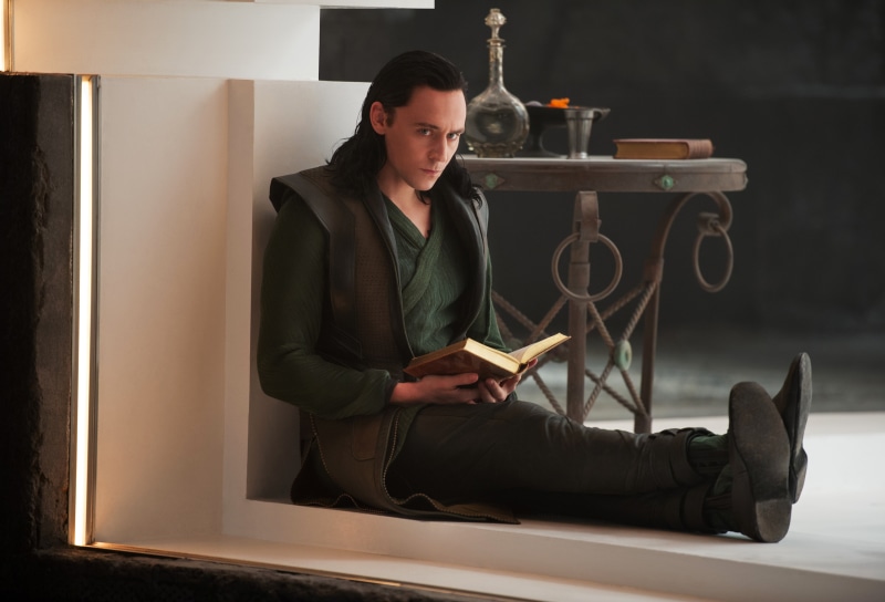 literature, looking, Tom Hiddleston, learning, men, still, studying, one Person, real people, serious, beauty, The Dark World, women, lifestyles, full length