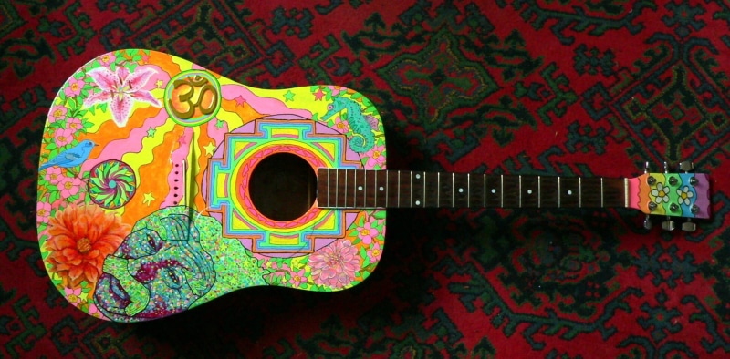wood - material, hippie, multi colored, dreadnought, musical equipment, painted, studio shot, single object, musical, multicolored, acoustic, 1080P, arts culture and entertainment