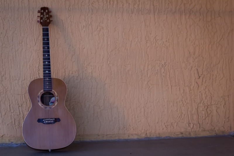 arts culture and entertainment, guitar, single object, wood - material, wall - building feature, indoors, string instrument, 5K, music background, play