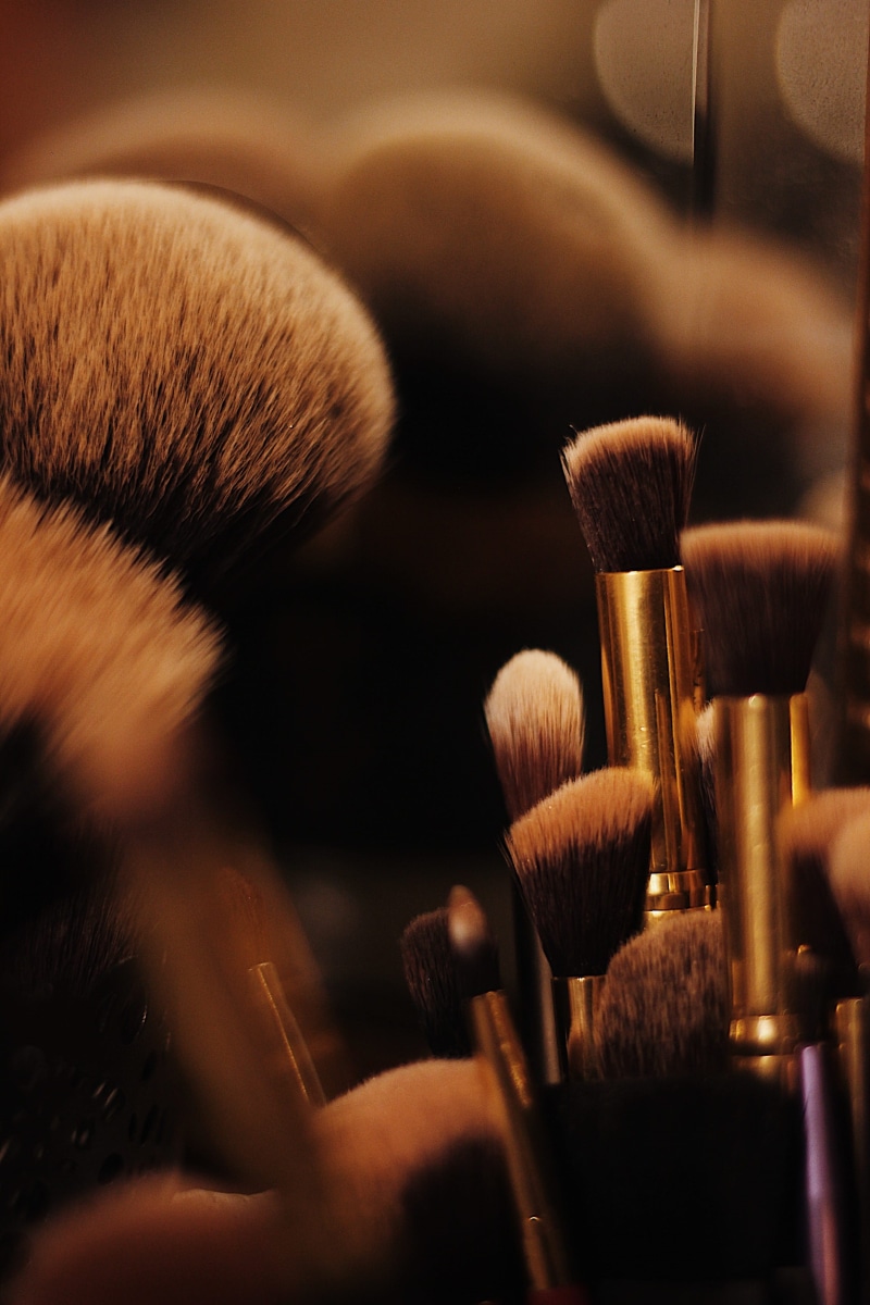 person, fashion, 2K, iris, head, lo, dessert, focus on foreground, toothbrush, table, makeup, variation, group, selective focus, make-up brush, group of objects