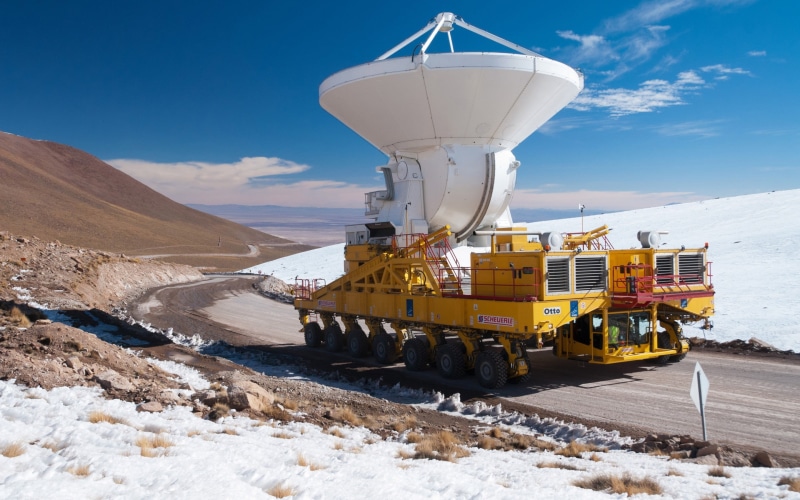 mountain, outdoors, freight transportation, ALMA Observatory, winter, 2K, truck, white, rock, sunlight, industry, nature, vehicle, yellow, observatory