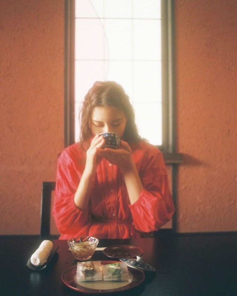 red, Photorealism, women, 720P
