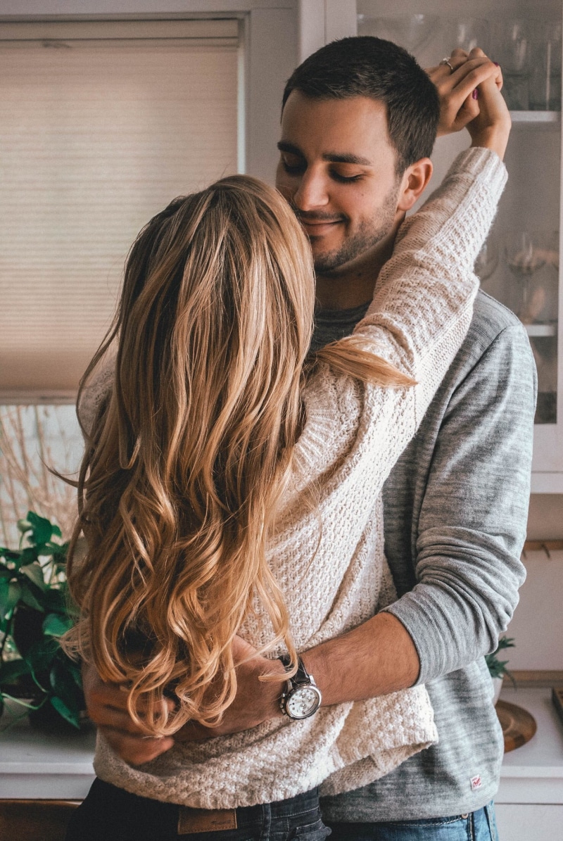 hairstyle, togetherness, heterosexual couple, young men, lovers, love, young adult, women, real people, young couple, couple - relationship, indoors, two people