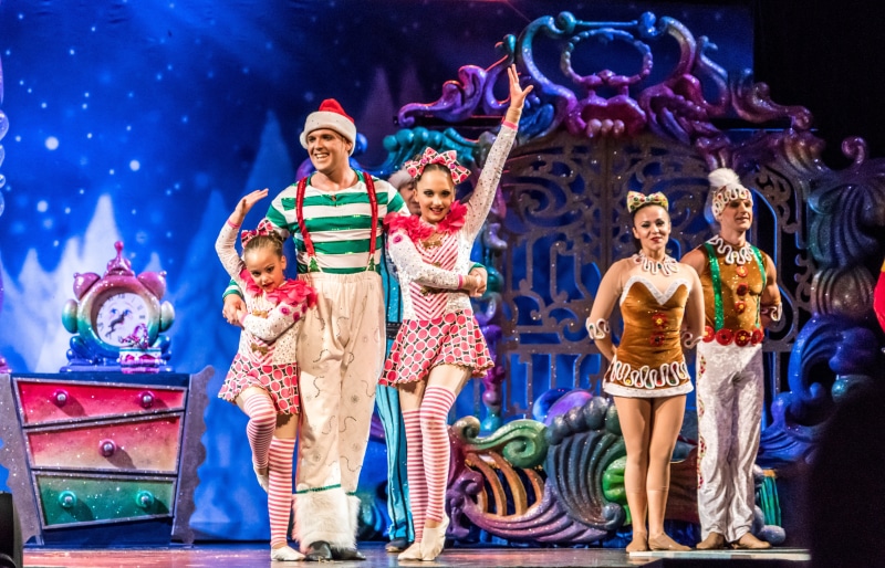 smile, offspring, toy, xmas, acrobats, hat, man, representation, caucasian, innocence, human representation, orlando, multi colored, religion, people, traditional clothing