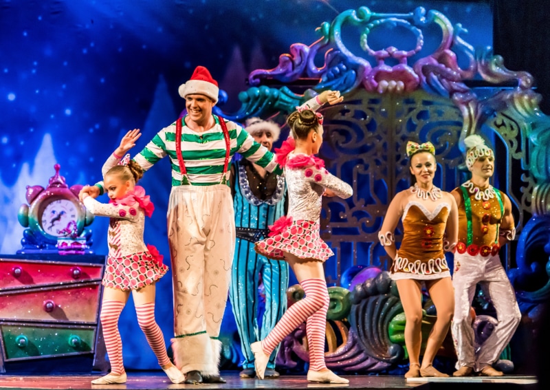 happiness, standing, 5K, attractive, clothing, sculpture, group of people, performance, happy, front view, traditional clothing, stage - performance space