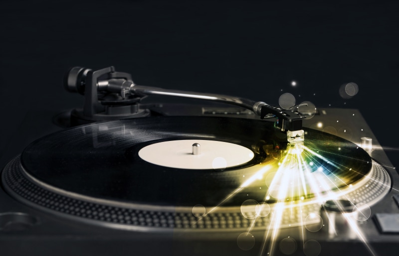 music, bokeh, Meloman, 5K, retro Styled, dVD, black background, nightclub, studio shot, single Object, scratching, close-up, record, tool, sound, glow