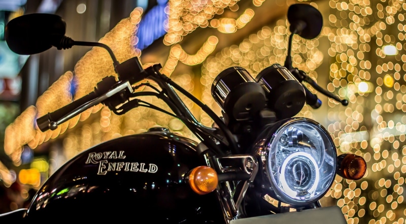 1080P, mode of transportation, royal, motorcycle, headlight, focus on foreground, stationary, illuminated, transportation, land vehicle, lighting equipment
