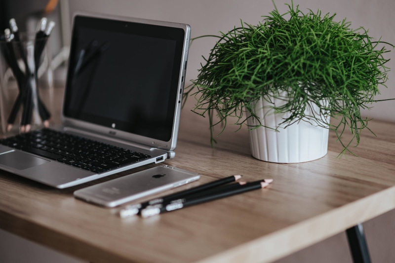 technology, business, computer equipment, computer Keyboard, keyboard, desk, no People, iphone, wooden, indoors, 2K, furniture, connection, green, office