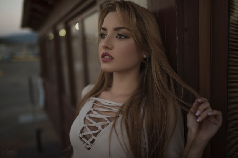 brown eyes, lifestyles, hair, indoors, depth of field, adult, women outdoors, looking away, looking into the distance, white nails, Carolina Camacho, women