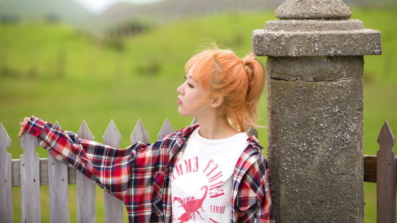 1080P, focus on foreground, one person, real people, lifestyles, hair, young adult, leisure activity, waist up, K-pop, dyed hair, Korean, nature, hairstyle